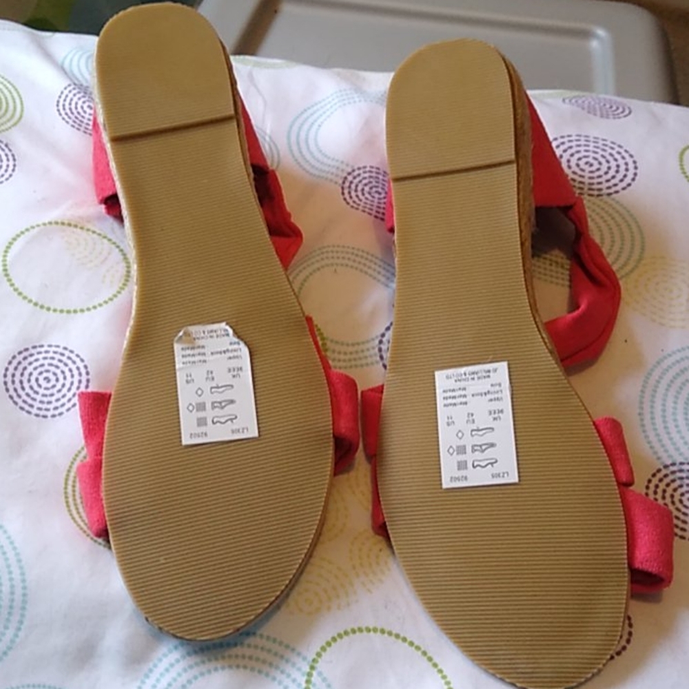 Sandals - Picture 2 of 4